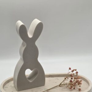 Lapin décoratif et plateau effet terrazzo